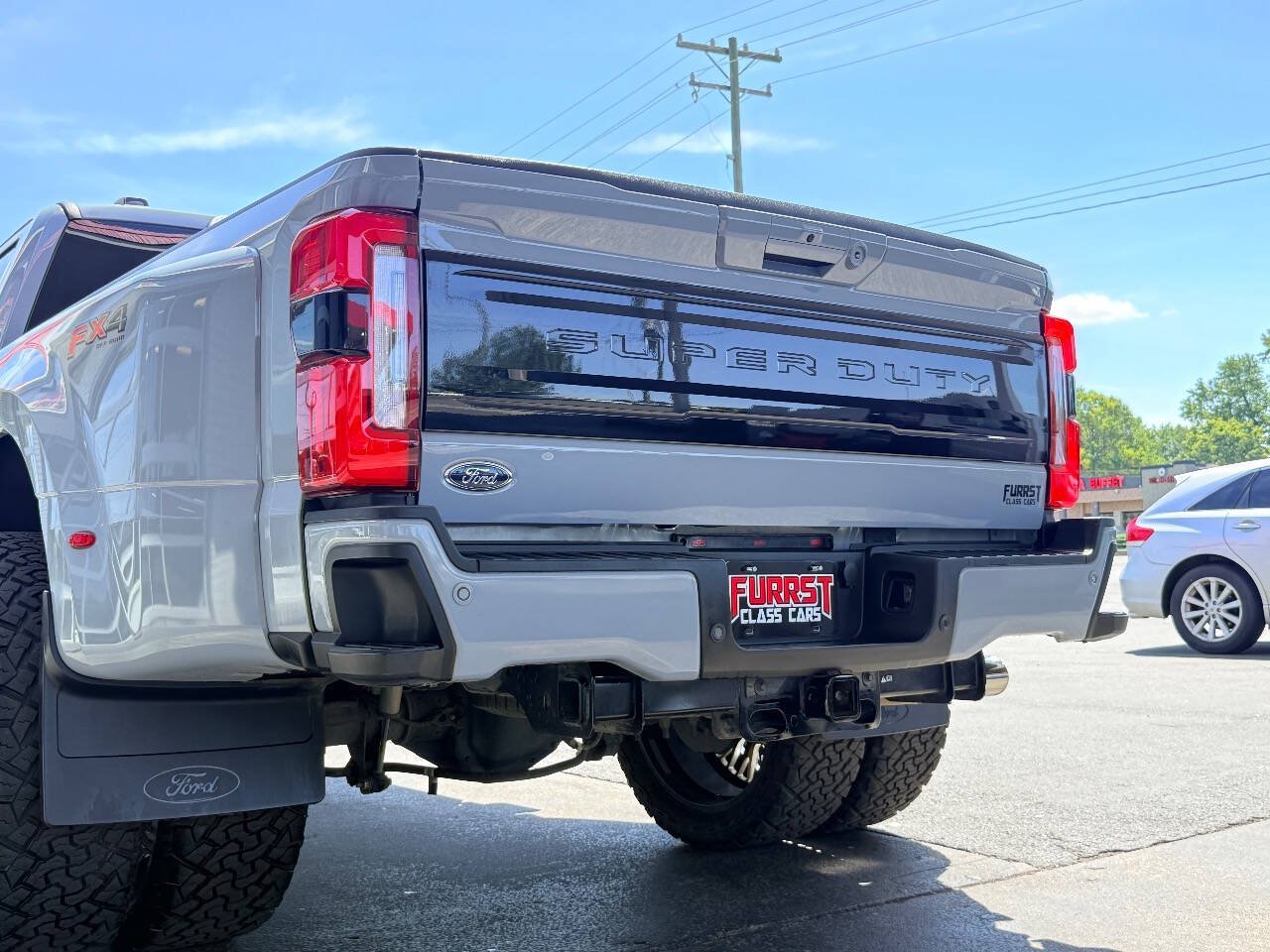 Used 2025 Ford F350 Platinum w/ FX4 Off-Road Package AWD/4WD image 8