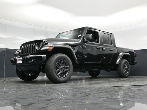 New 2026 Jeep Gladiator Sport AWD/4WD image 56