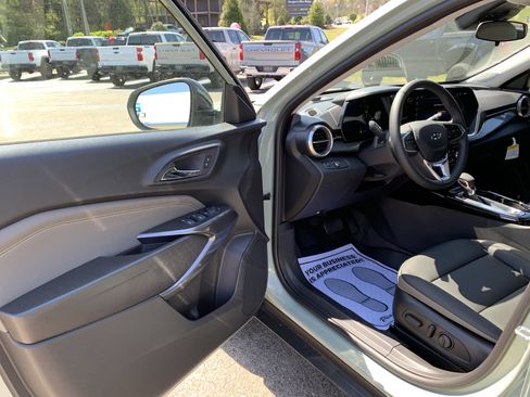 New 2026 Chevrolet Trax ACTIV FWD image 6