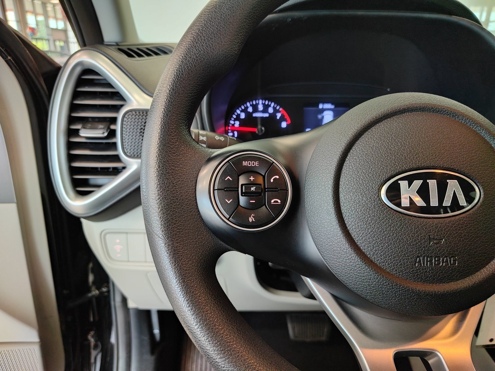 Used 2020 Kia Soul LX FWD image 16