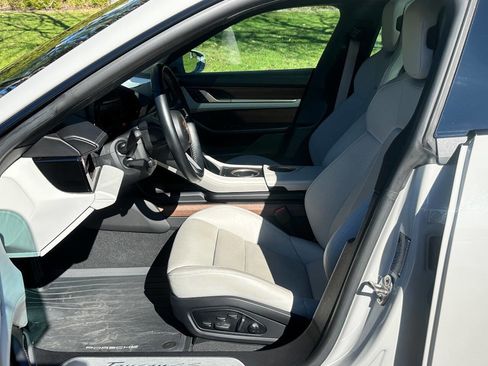 Used 2022 Porsche Taycan 4S image 8