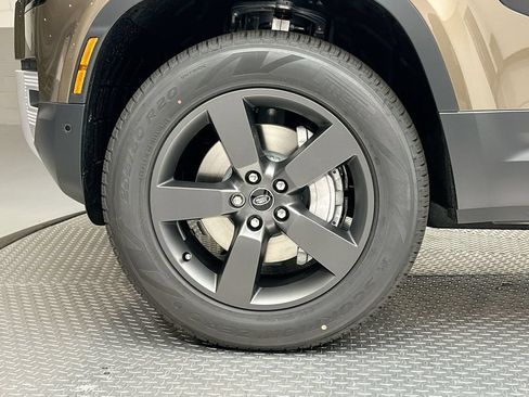 Used 2025 Land Rover Defender 110 S AWD/4WD image 4
