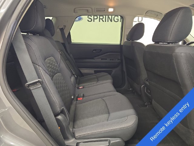 Used 2025 Nissan Pathfinder SV AWD/4WD image 13