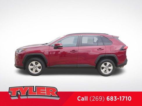 Used 2021 Toyota RAV4 XLE w/ Convenience Package AWD/4WD image 4
