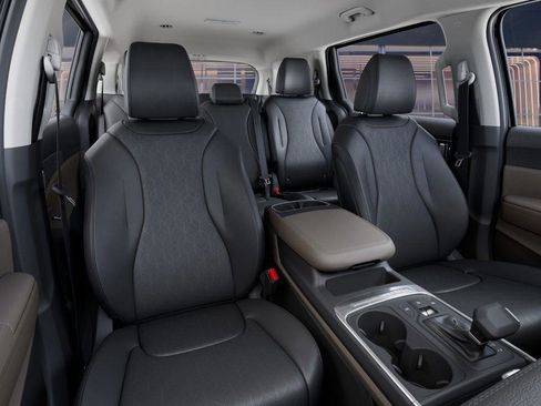 New 2026 Kia Carnival FWD image 15