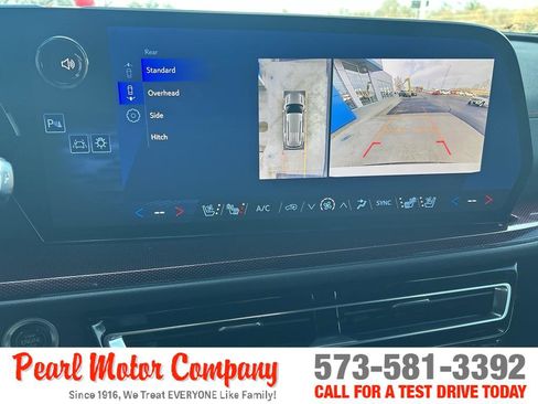 Used 2025 Chevrolet Traverse RS image 18