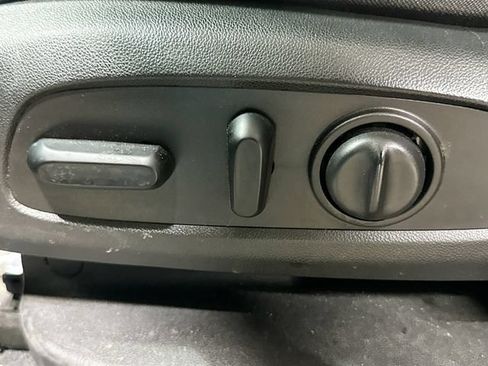 Used 2020 Chevrolet Equinox LT FWD image 19