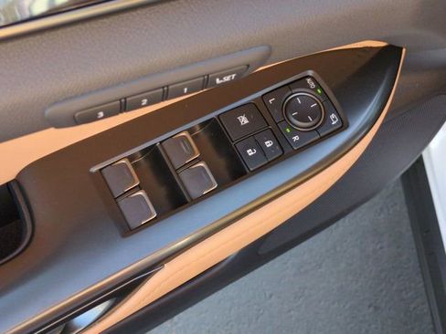 Used 2025 Lexus NX 350h 350h Premium image 16