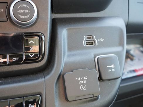 Used 2025 RAM ProMaster 2500 w/ Crew Van Package image 25