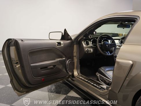 Used 2005 Ford Mustang GT image 36