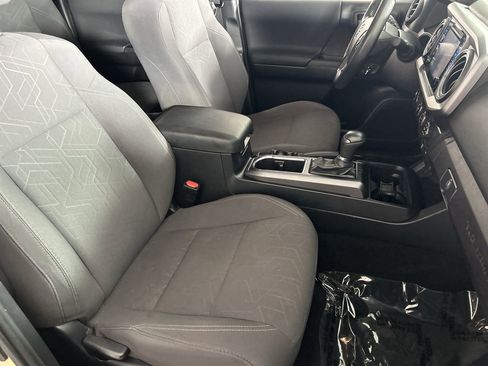 Used 2019 Toyota Tacoma TRD Off-Road w/ Technology Package AWD/4WD image 25