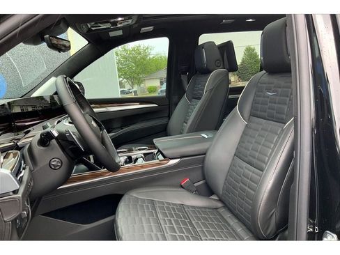Used 2025 Cadillac Escalade Sport Platinum w/ LPO, ONYX Package AWD/4WD image 27