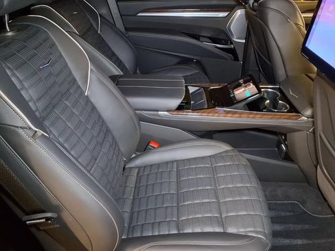 Certified 2026 Cadillac Escalade ESV Platinum Sport AWD/4WD image 20