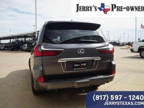 Used 2020 Lexus LX 570 4WD w/ 3rd Row & Luxury Pkg image 4