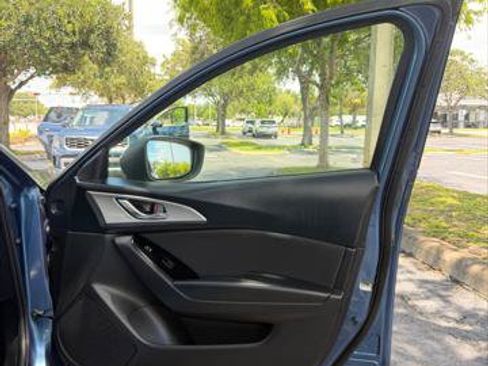 Used 2018 MAZDA MAZDA3 Sport FWD image 16