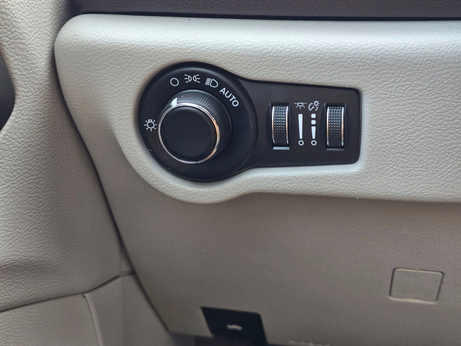 Used 2021 Chrysler Voyager Lxi FWD image 27