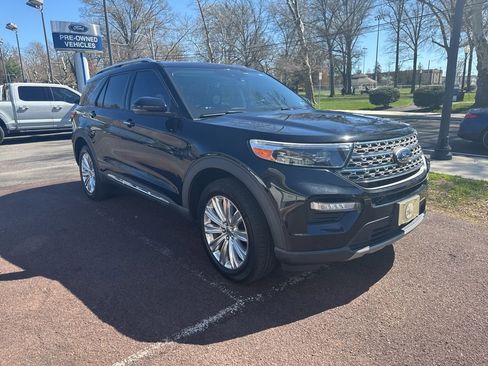 Used 2021 Ford Explorer Limited w/ Equipment Group 301A AWD/4WD image 3