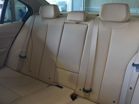 Used 2013 BMW 320i Sedan RWD image 32