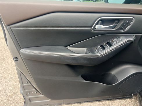 Used 2021 Nissan Rogue SL w/ Premium Package image 10