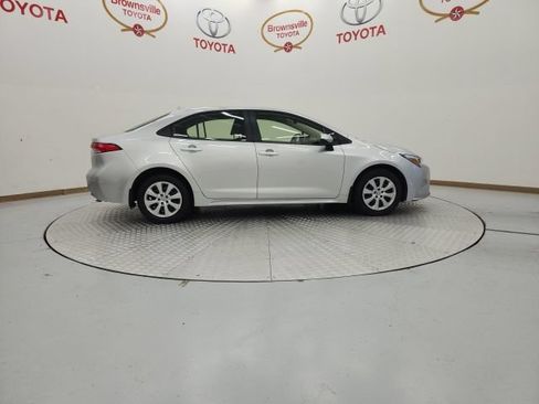 Used 2025 Toyota Corolla LE FWD image 3