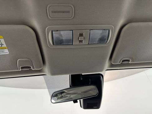 Used 2023 Nissan Titan SV image 38