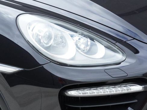 Used 2012 Porsche Cayenne Turbo AWD/4WD image 21