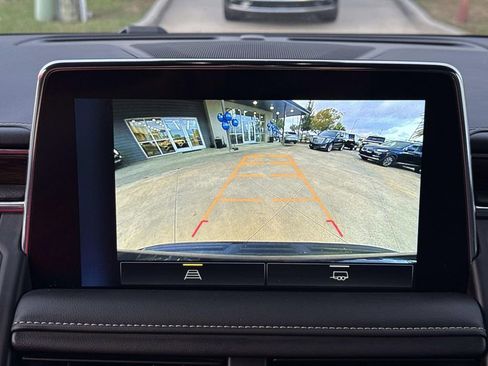 Used 2023 Chevrolet Suburban Premier image 29