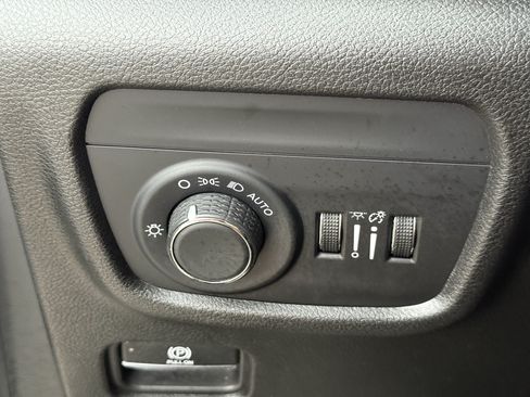Used 2023 Jeep Grand Cherokee L Laredo RWD image 25