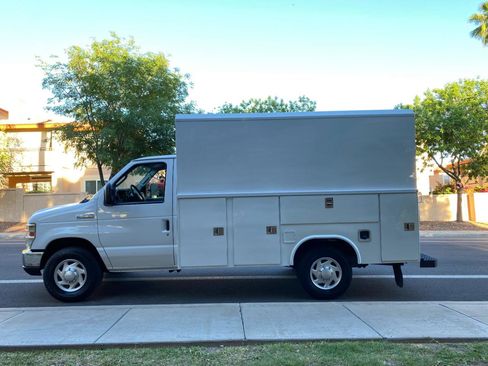 Used 2016 Ford E-350 and Econoline 350 Super Duty RWD image 15