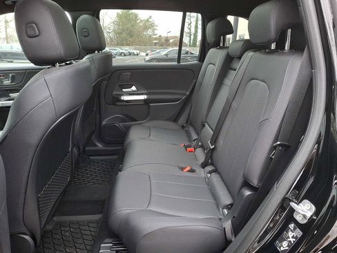 Used 2026 Mercedes-Benz GLB 250 4MATIC image 8