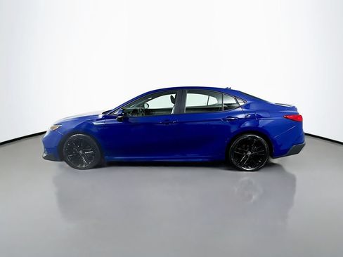 Used 2025 Toyota Camry SE FWD image 5