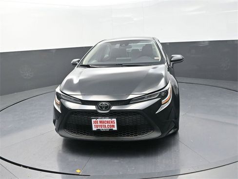 Used 2020 Toyota Corolla LE image 2
