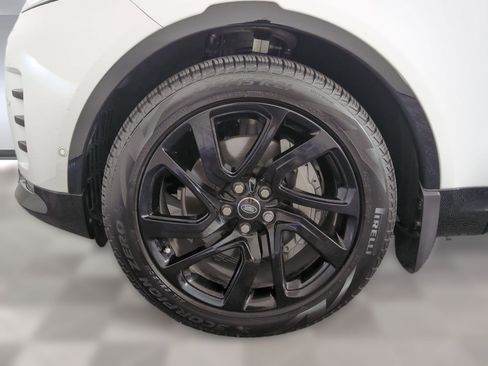 Certified 2025 Land Rover Discovery Dynamic SE image 10