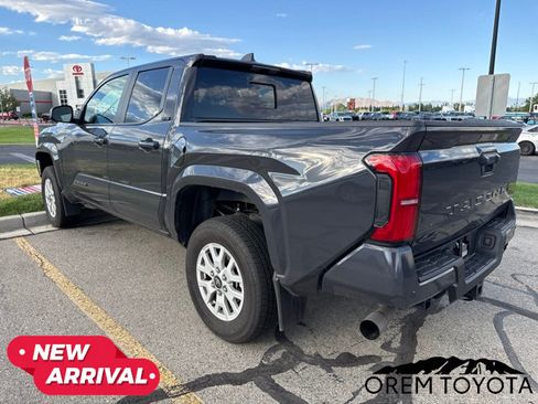 Used 2024 Toyota Tacoma SR5 AWD/4WD image 8
