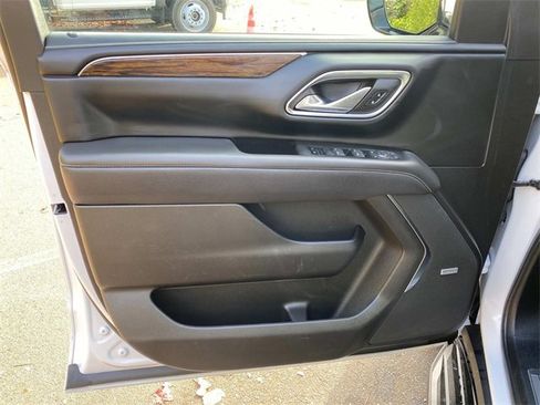 Used 2023 Chevrolet Suburban Premier image 12