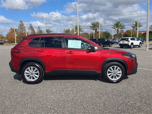 Certified 2025 Toyota Corolla Cross LE image 3