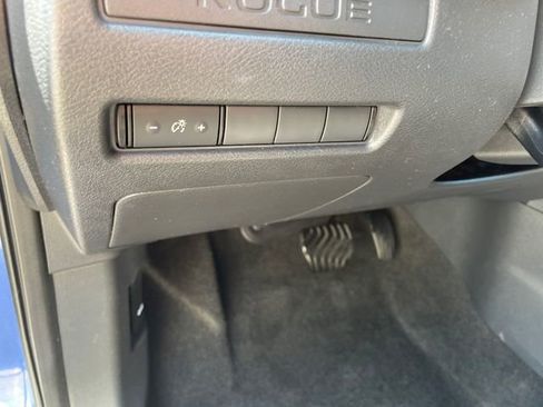 Used 2022 Nissan Rogue S image 24