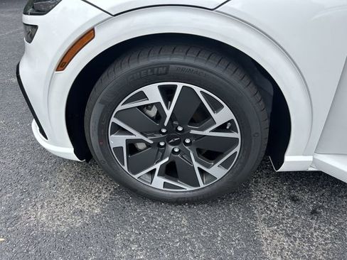 New 2026 Genesis GV60 RWD image 38