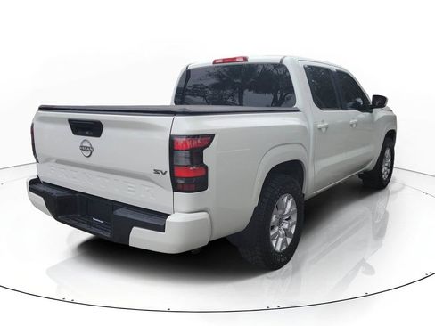 Used 2022 Nissan Frontier SV image 3