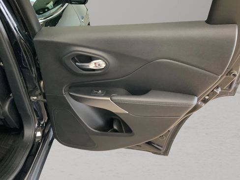 Used 2021 Jeep Cherokee Latitude Lux AWD/4WD image 27