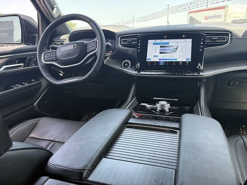 Used 2024 Jeep Wagoneer L Series II w/ Flexible Seating Group AWD/4WD image 25