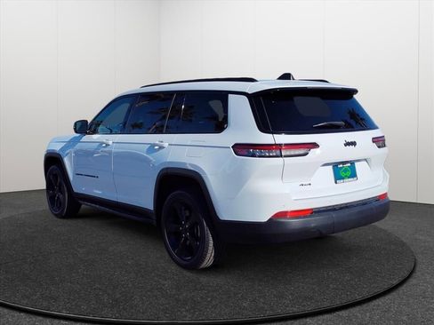 Used 2023 Jeep Grand Cherokee L Laredo image 3
