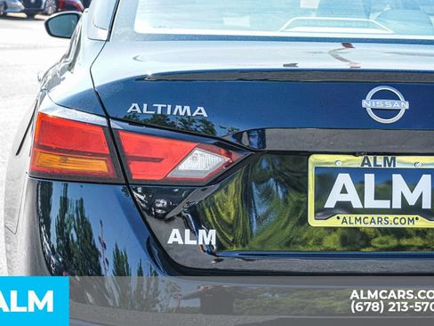 Used 2025 Nissan Altima 2.5 SV FWD image 12