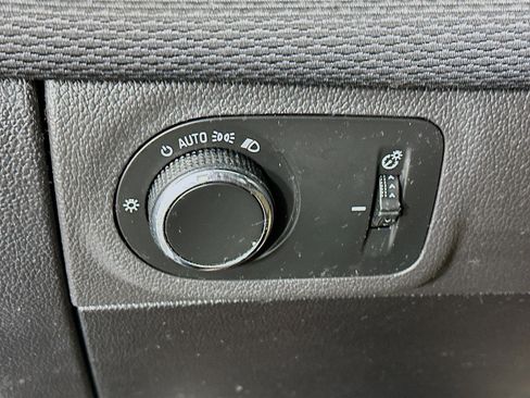 Used 2017 Chevrolet Cruze LS image 17