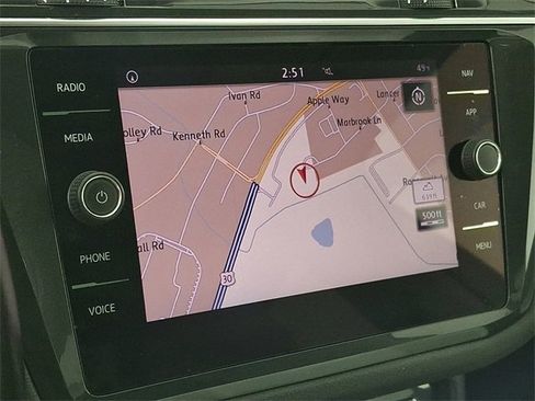 Used 2018 Volkswagen Tiguan SEL image 3