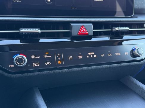 New 2026 Kia Sportage LX FWD image 16