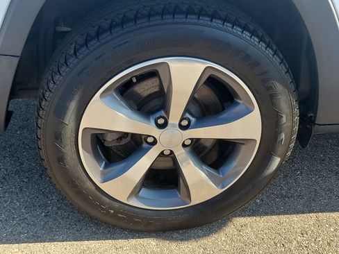 Used 2020 Jeep Cherokee Limited AWD/4WD image 31