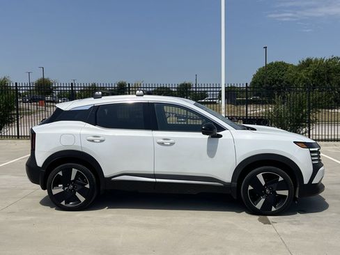 Used 2026 Nissan Kicks SR w/ Cold Weather Package AWD/4WD image 3
