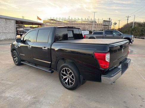 Used 2017 Nissan Titan SV image 4