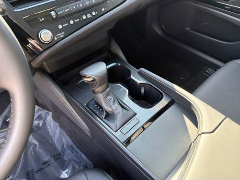 Used 2023 Lexus ES 350 w/ Accessory Package (Z2) image 17